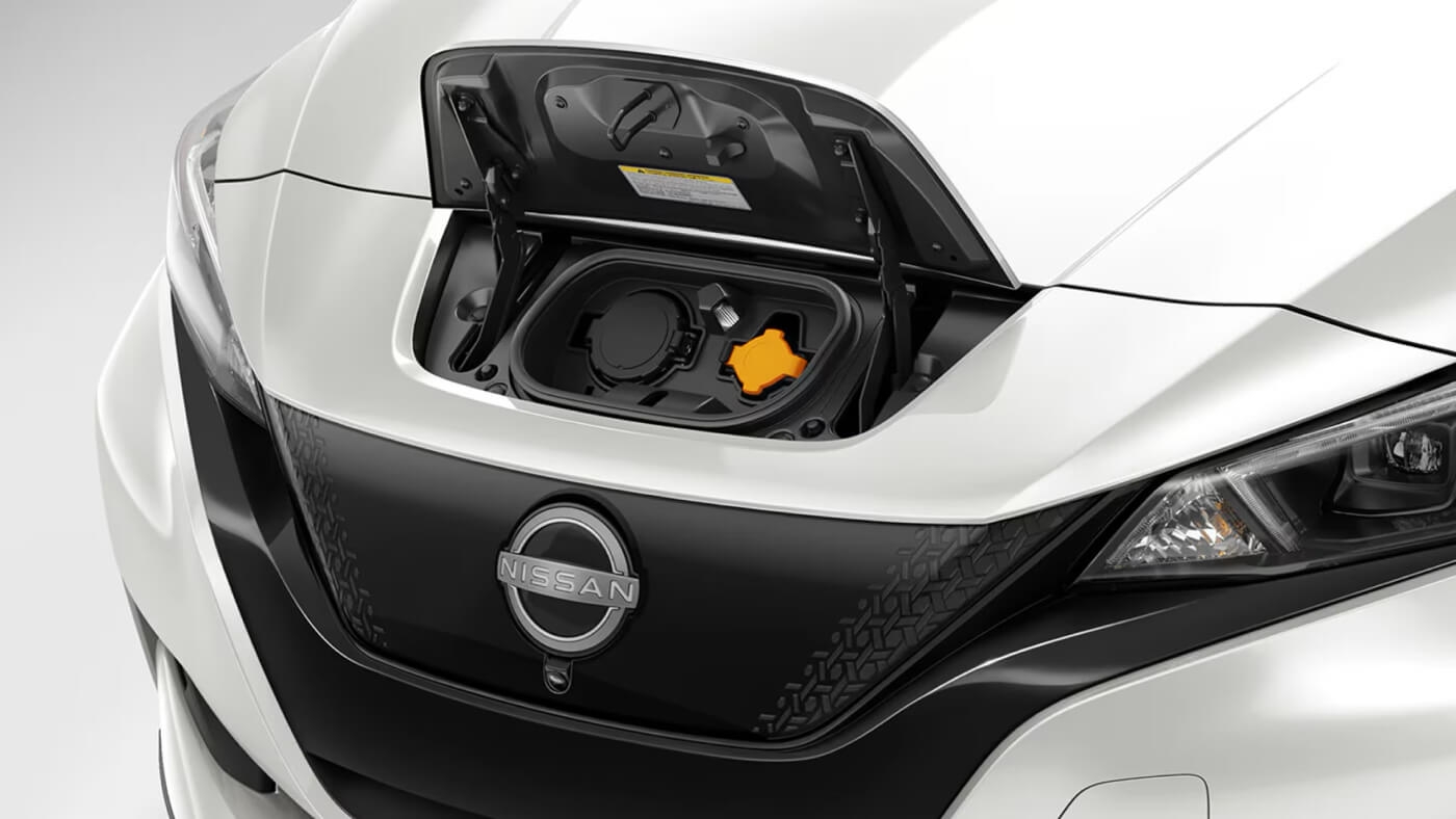 Port de recharge électrique de la Nissan Leaf 2024.