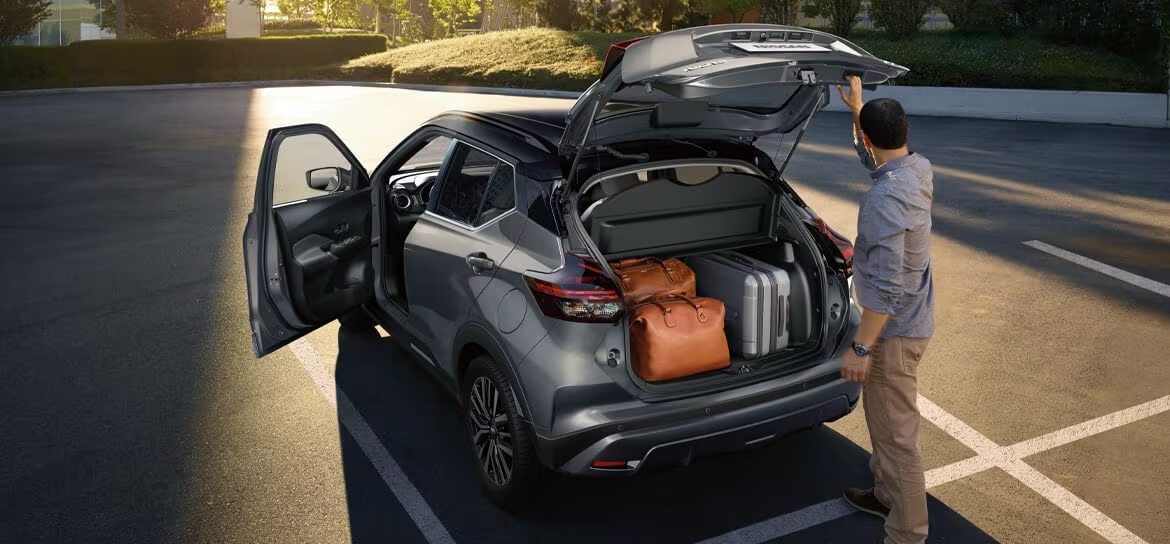 Le coffre chargé du Nissan Kicks 2024.