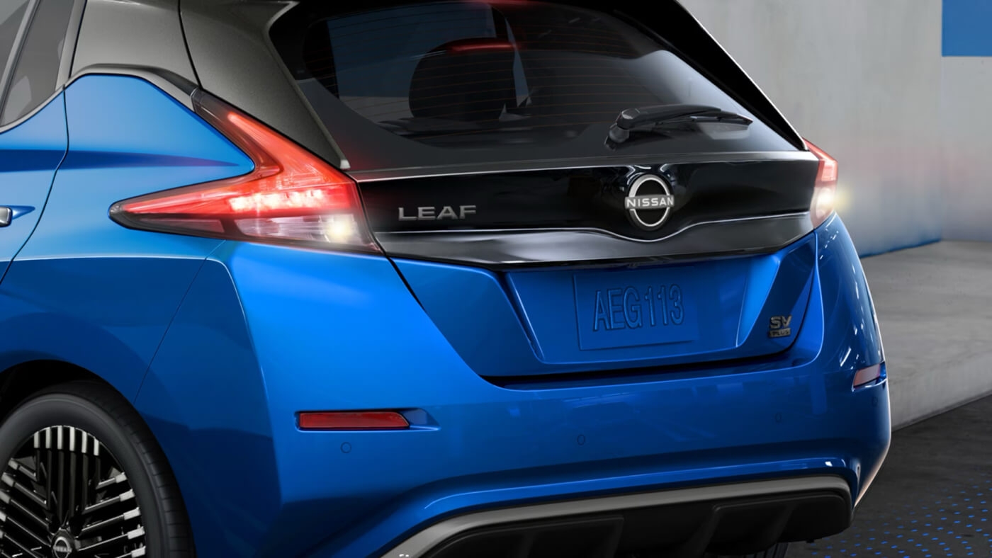 Vue 3/4 arrière de la Nissan Leaf 2025.