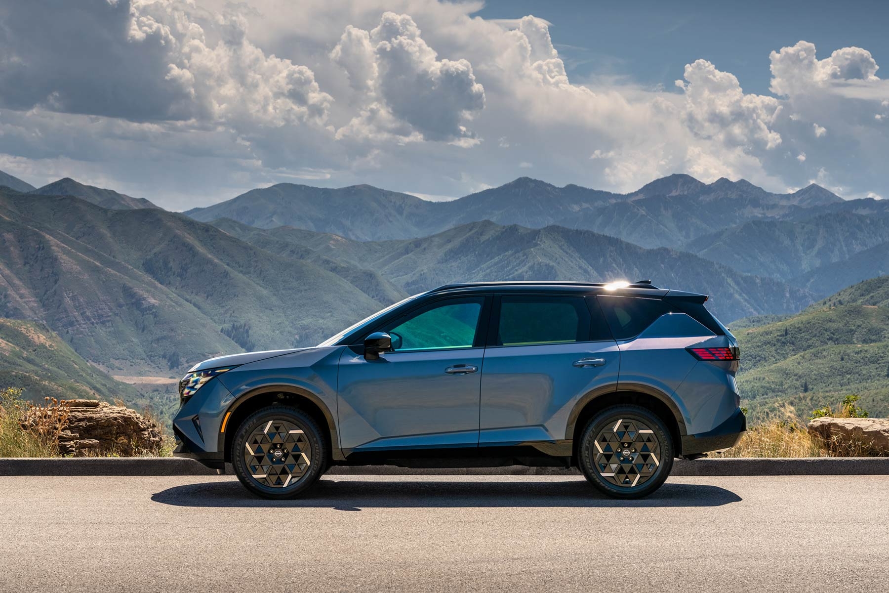 Nissan Rogue hybride 2027 de côté