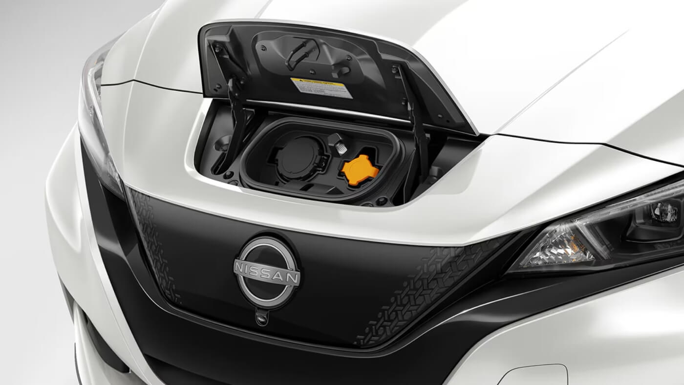 Port de recharge électrique de la Nissan Leaf 2025.
