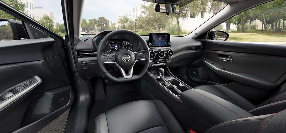 Tableau de bord numérique de la Nissan Sentra 2025.