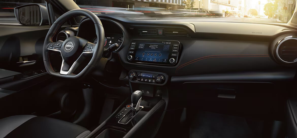 Tableau de bord numérique du Nissan Kicks 2025.