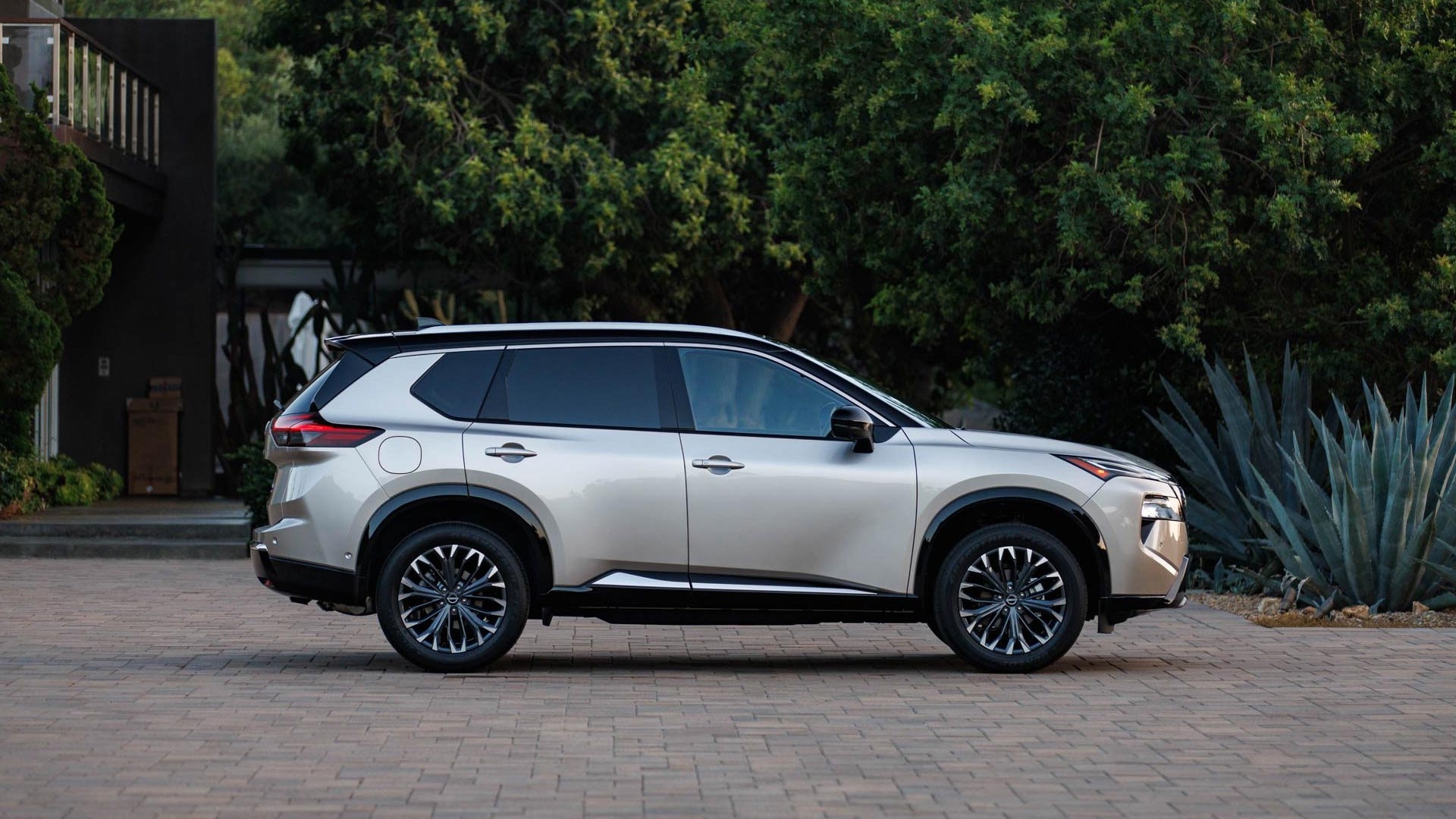 ARTICLE-NISSAN-ROGUE-PHEV-2026_cote