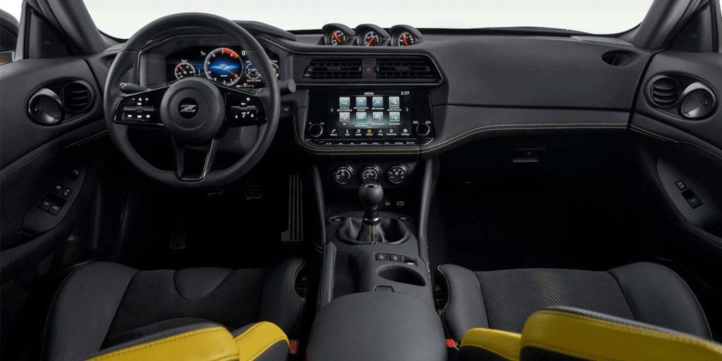 NISSAN Z INTÉRIEUR JAUNE